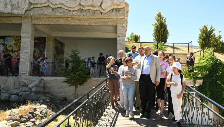 Başkan Er, Hayvanat Bahçesinde öğrencilerle buluştu