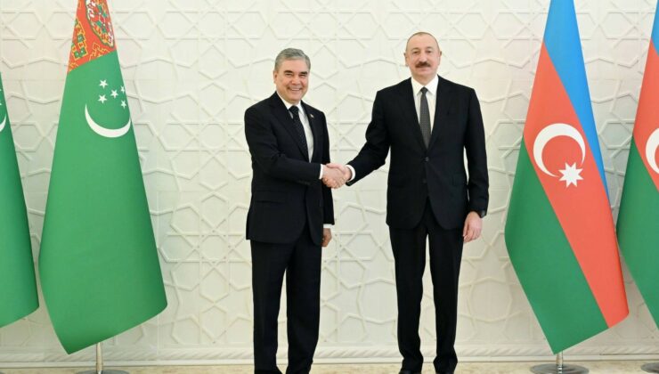 Aliyev, Türkmenistan Halk Maslahatı Başkanı Berdimuhamedov ile görüştü