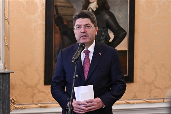 Bakan Tunç, Lahey’deki temaslarını sürdürüyor