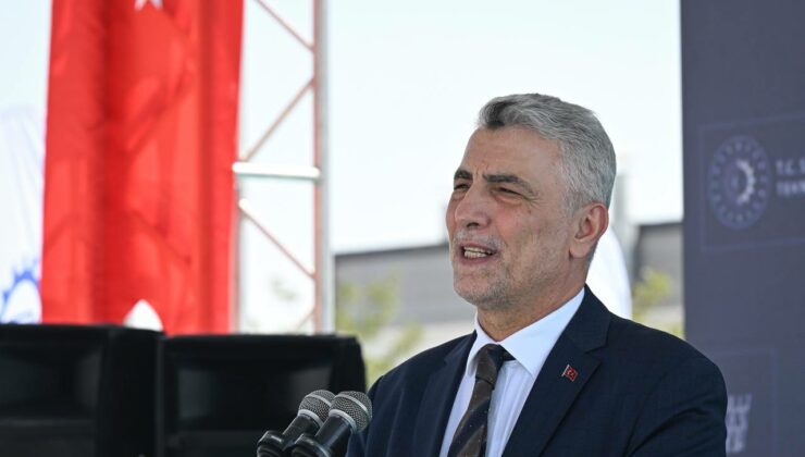 Bakan Bolat, Uluslararası Savunma Sanayii Fuarı’nı ziyaret etti