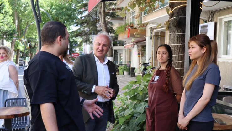 İzmit Belediyesi yetkilileri, Köseoğlu Sokak esnafını ziyaret etti