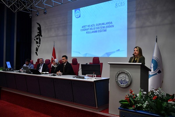 Kayseri’de akıllı şehircilik ve afet işlerine yönelik eğitimler