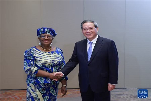 Başbakan Li, DTÖ Genel Direktörü Okonjo-Iweala ile görüştü