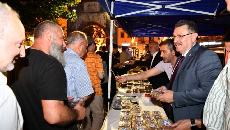 Trabzon Büyükşehir Belediyesi’nden aşure ve lokma ikramı