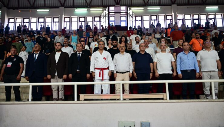 Gemlik Uluslararası Karate Turnuvası başladı