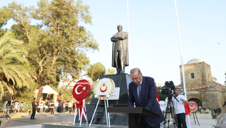 Cumhurbaşkanı Erdoğan, Lefkoşa Atatürk Anıtı’nı ziyaret etti