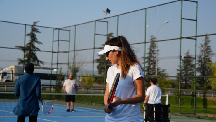 Batıkent Açık Tenis Kortları, sporseverlere hizmet vermeyi sürdürüyor