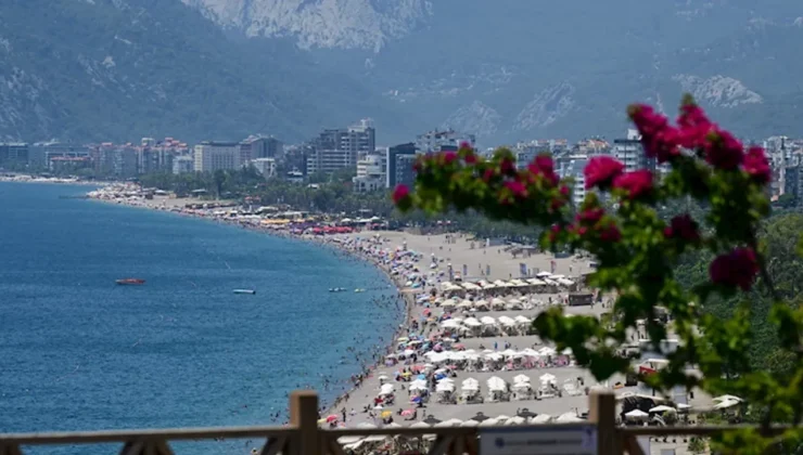 Antalya’da nem yüzde 77’ye ulaştı, sahiller doldu