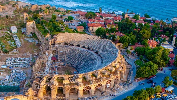 Antalya turizmde yeni bir rekora imza attı: Bir günde 104 bini aşkın ziyaretçi