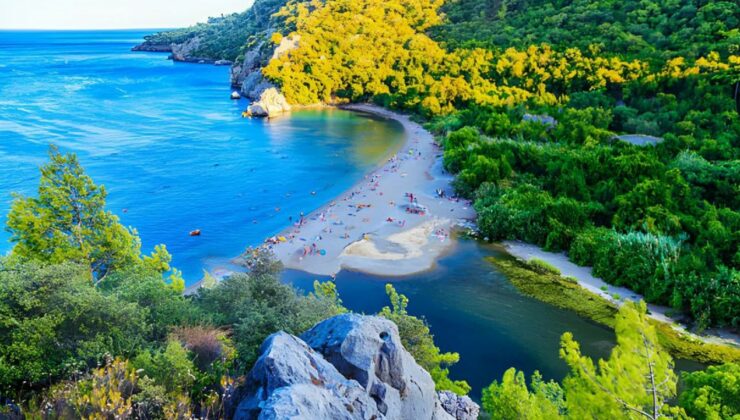 Antalya’da yeni turizm rekoru: Bir günde 100 bini aşkın yabancı turist geldi