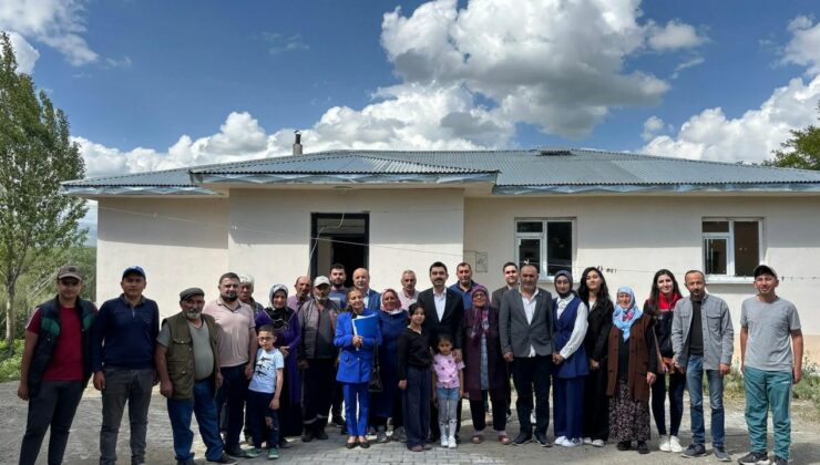 Susuz Kaymakamı Muhammed Emin Tutal, Şehit Aycan Değer’in kabrin de dua etti
