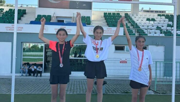 Kars’ta Milli Birlik Günü anısına atletizm yarışması düzenlendi