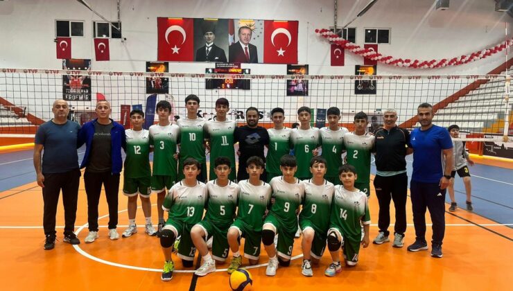 Kars’ta voleybol heyecanı: Anadolu Yıldızlar Ligi’nde öğrenciler yarı finale yükseldi