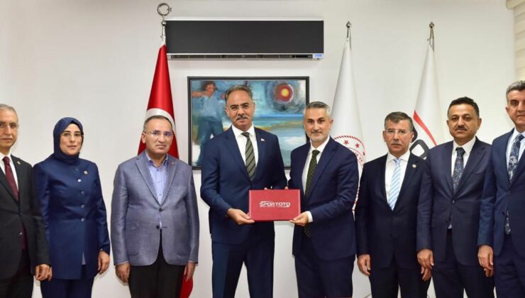 Şanlıurfa’ya dev gençlik yatırımı: Eyyübiye’de 20 saha İçin İmzalar Atıldı