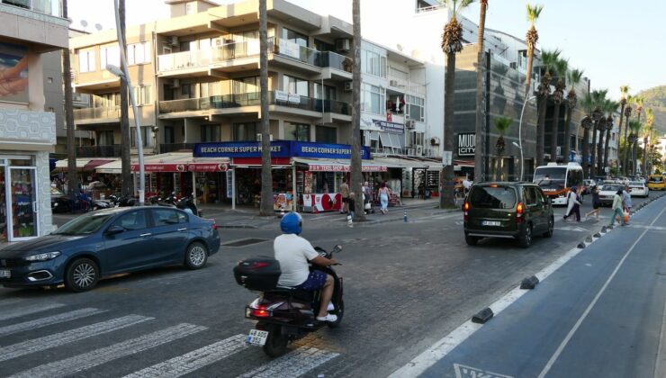 Burada araçlar da yayalar da şaşkın