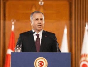 Bakan Yerlikaya: Sındırgı ilçemizde yıkılan binada bir vatandaşımız daha kurtarılmıştır