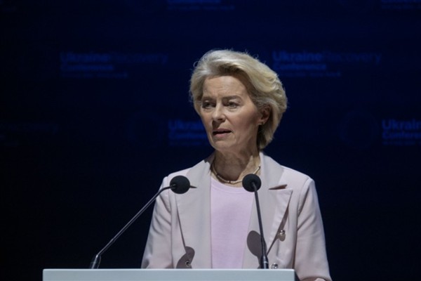 Leyen: Avrupa, Fransa’nın yanında yer alıyor