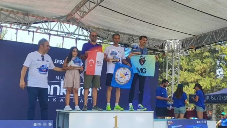 Siirtli sporcu Eskişehir Yarı Maratonu’nda kürsüye çıktı
