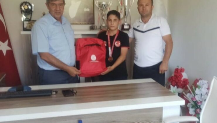 Pasinlerli güreşçi Serdar Zorlu uluslararası turnuvada şampiyon oldu