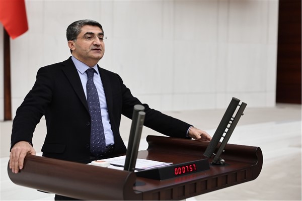 DEVA Partili Ekmen: Nazalin kızımızın başarı hikayesi hepimize umut verdi