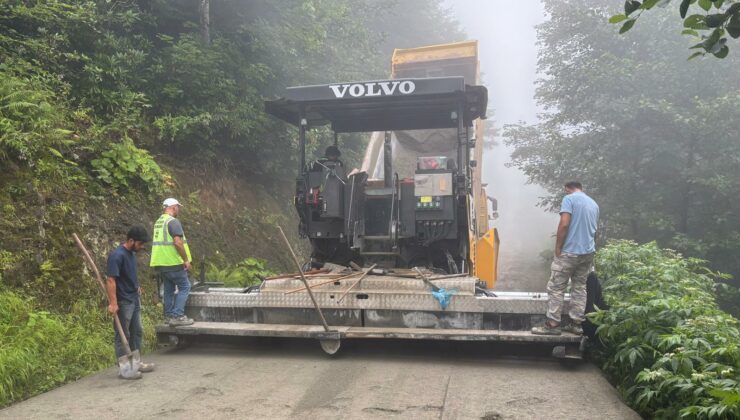 Karadağ grup yolundaki toprak yol yenileniyor