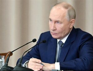 Putin, Kırgızistan Cumhurbaşkanı Caparov ile telefonda görüştü