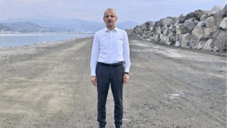 Bakan Uraloğlu : İstanbul ve Antalya havalimanlarında yolcu rekoru kırıldı