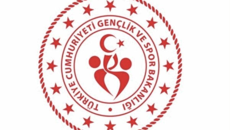 Sinop’ta Gençlik Merkezi gönüllüleri domates hasadına katıldı