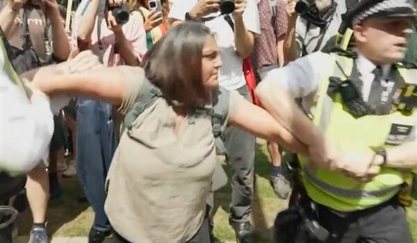 Londra polisi, Filistin Eylemi yasağı protestosunda 474 kişiyi tutukladı