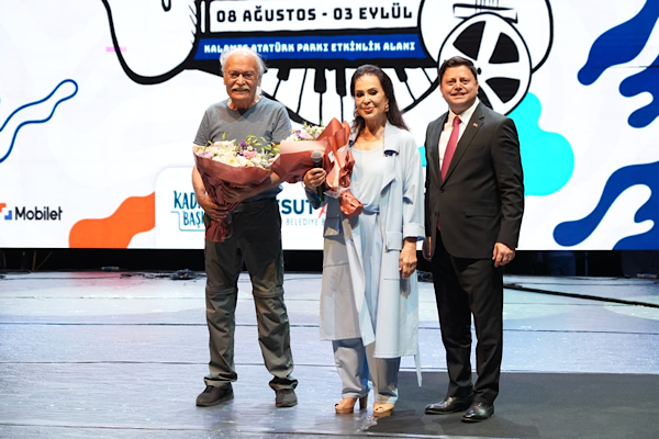 Uluslararası Kalamış Yaz Festivali, Türkan Şoray’ın katılımıyla açıldı