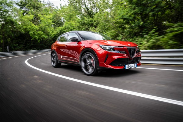 Alfa Romeo yılın ilk yarısını yüzde 20 büyümeyle kapattı