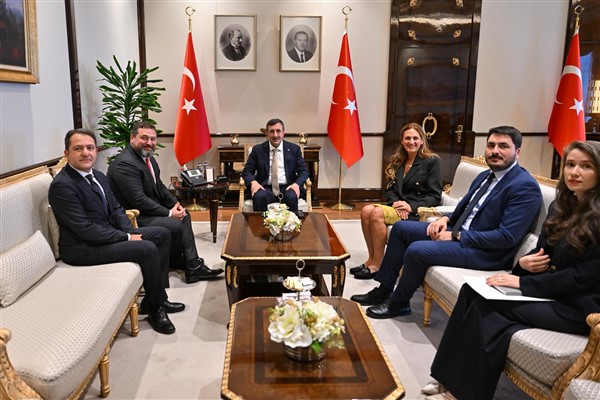 Cevdet Yılmaz, Hepsiburada Yönetim Kurulu Başkanı Lomtadze’yi kabul etti