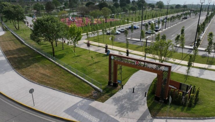 Aileler Başiskele Seymen Millet Bahçesinde keyifli vakit geçiriyor