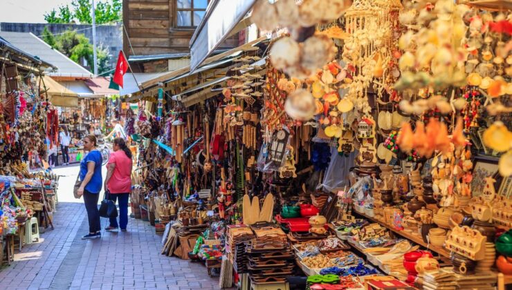 Turistlerden hediyelik eşyaya rekor harcama: 1 milyar doları aştı