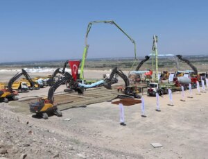 Zengezur Koridoru için tarihi adım: Kars-Iğdır-Aralık-Dilucu Demiryolu Hattı’nın temeli atıldı