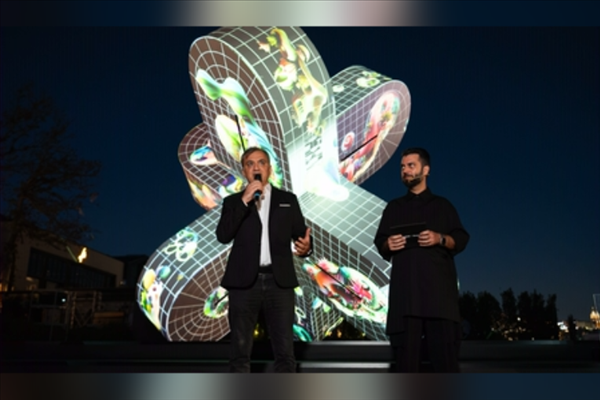 Güvenç Özel’in ‘Neuroflux’ı Contemporary Istanbul’a ‎damgasını vurdu ‎