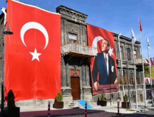 Kars Belediyesi’nden 102. yıla özel kutlama