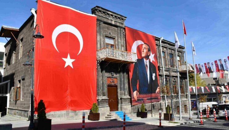 Kars Belediyesi’nden 102. yıla özel kutlama