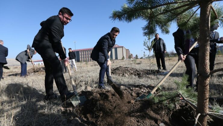 Kars’ta Karabağ Zaferi’nin 5. yıl dönümünde 44 fidan toprakla buluşturuldu