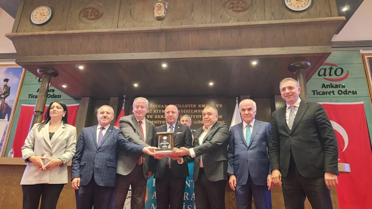 Başkent Ankara Meclisi Genel Kurulu’nda üstün hizmet ve başarı ödülleri verildi